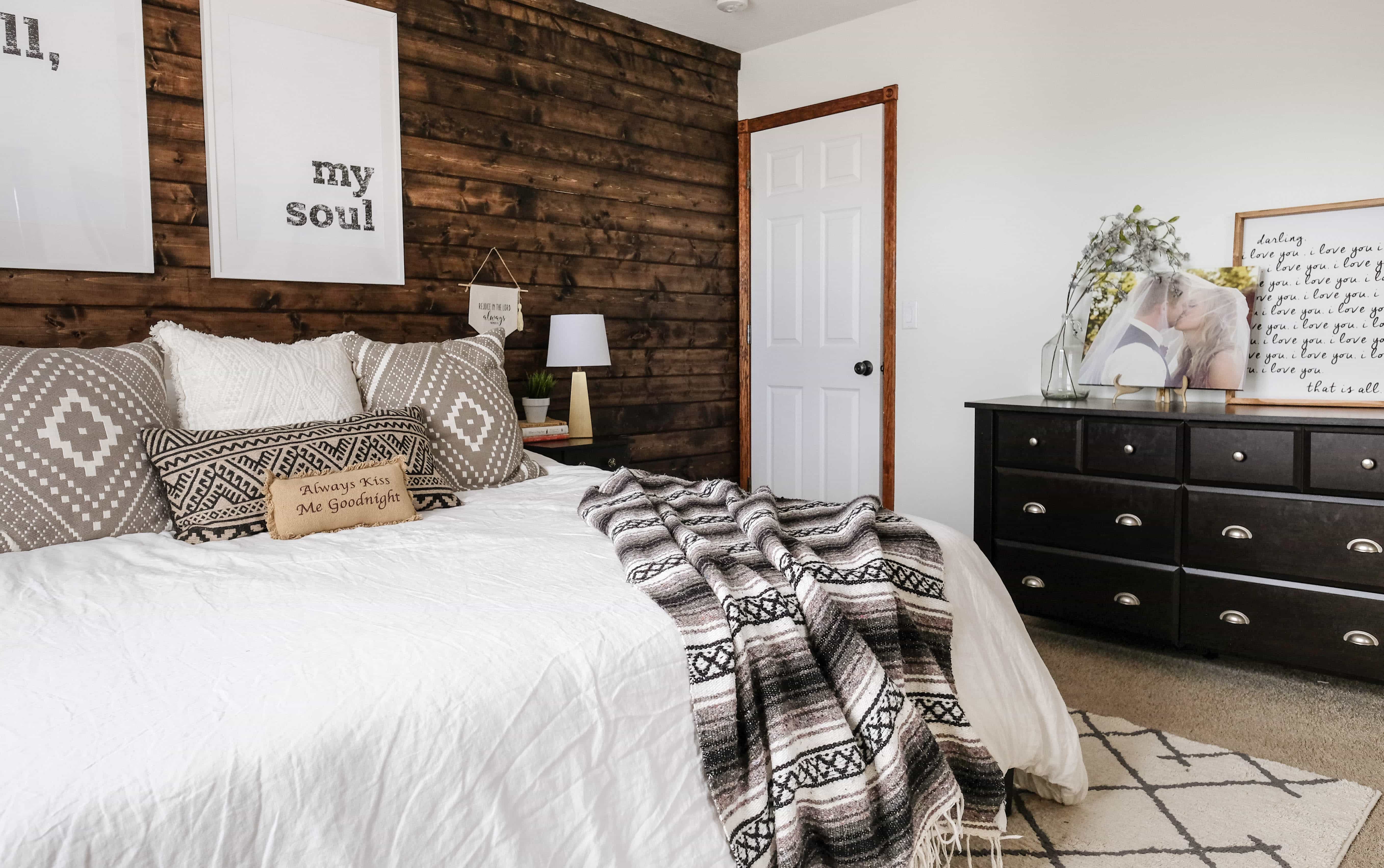 A Modern Rustic Bedroom | See how to blend two styles to create a modern rustic bedroom that is oh so cozy | Joyfully Growing Blog