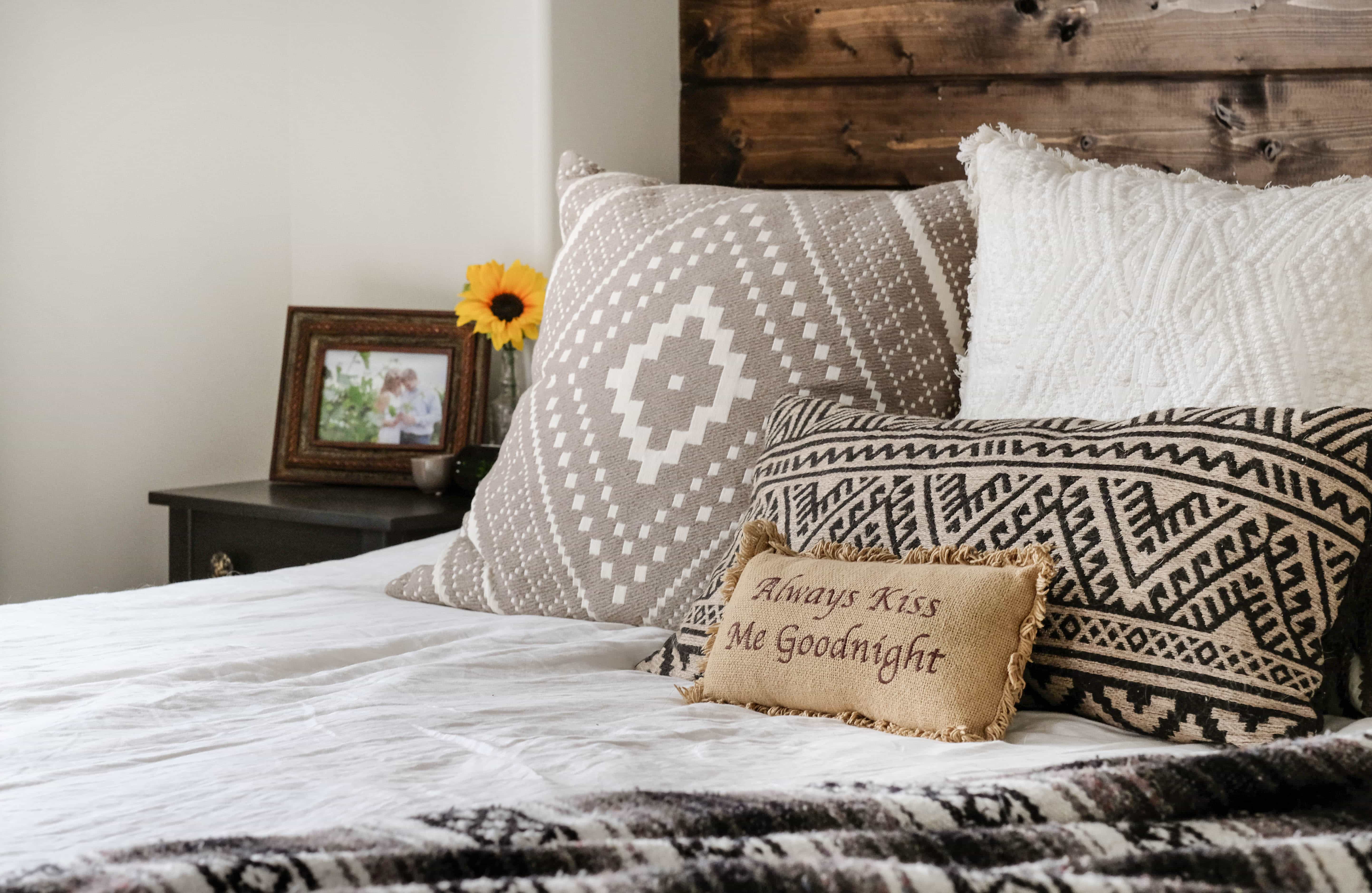 A Modern Rustic Bedroom | See how to blend two styles to create a modern rustic bedroom that is oh so cozy | Joyfully Growing Blog