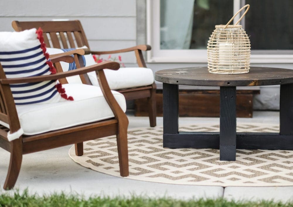 outdoor patio using an outdoor rug from amazon