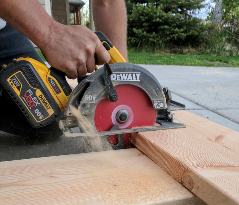 Cutting a board with the Dewalt FlexVolt Circular Saw