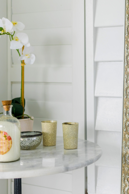9 Dazzling Mirror Decorating Ideas To Try & Mistakes To Avoid