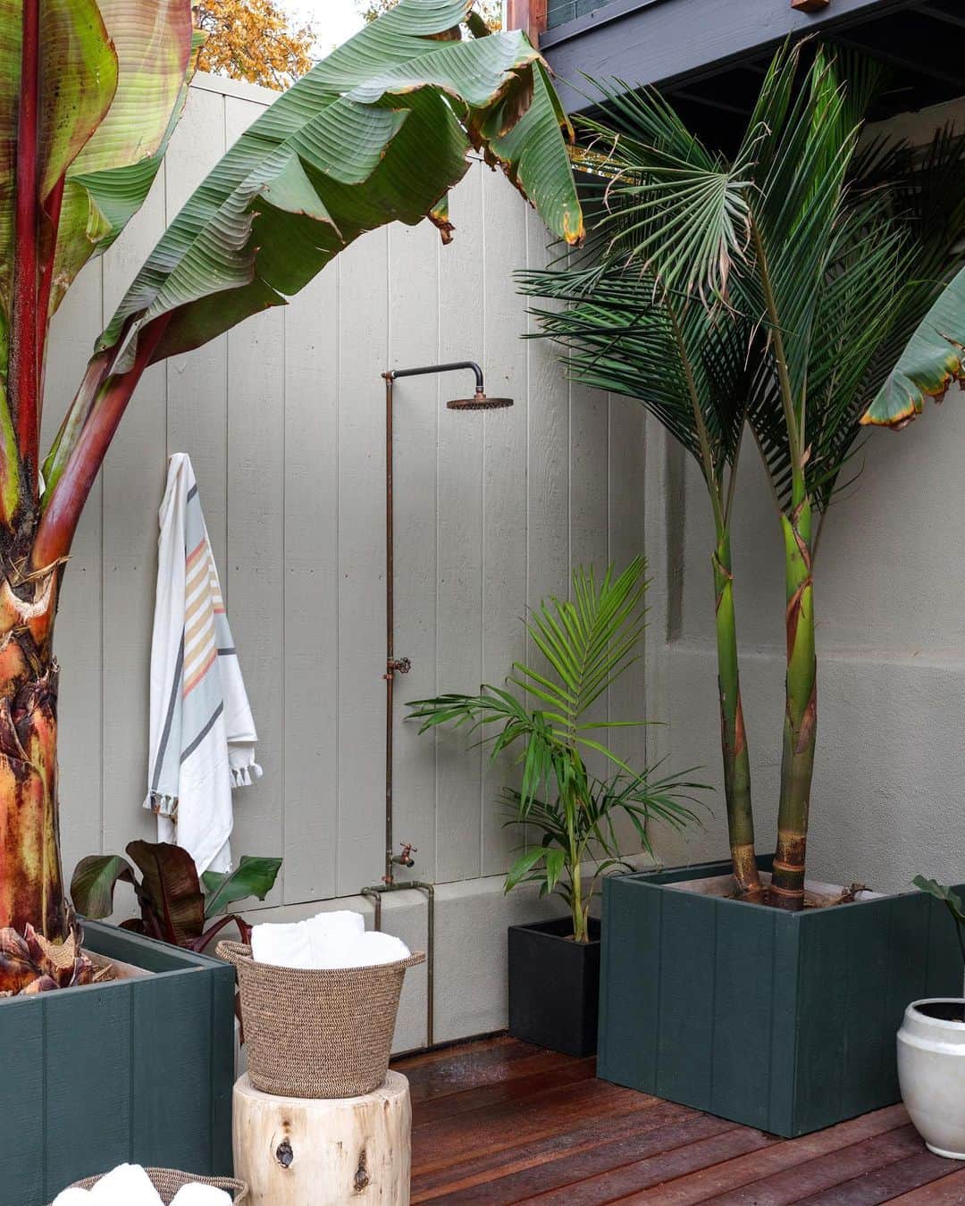 Outdoor Shower Ideas: 40 Ways To Create A Backyard Oasis