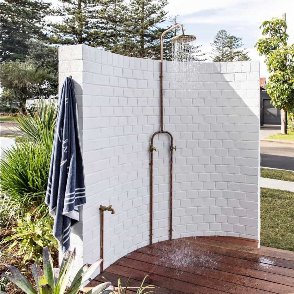 Outdoor Shower ideas and Inspiration: 40 Ideas To Create A Backyard Oasis