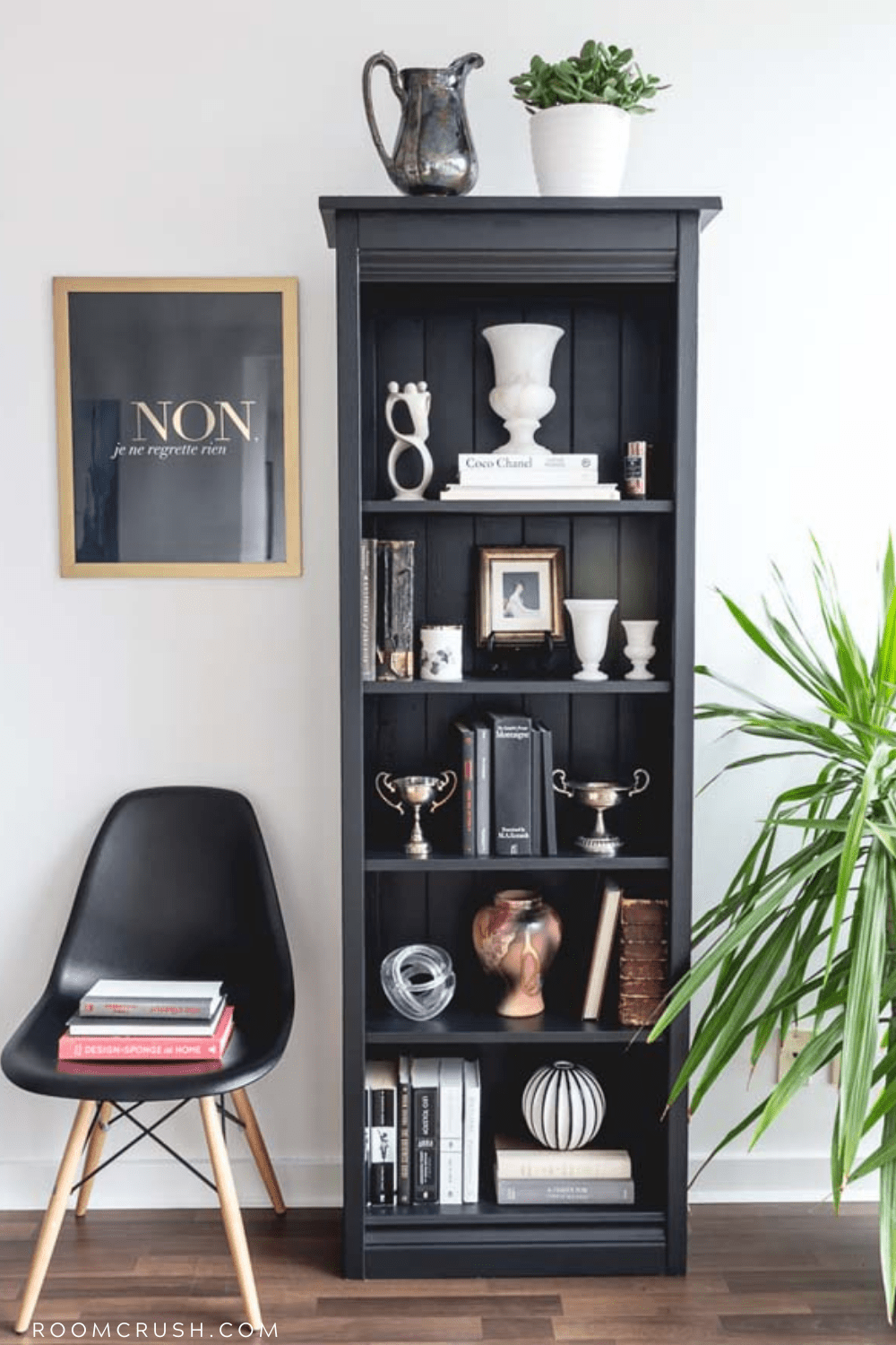 how to style a moody bookshelf_black paint