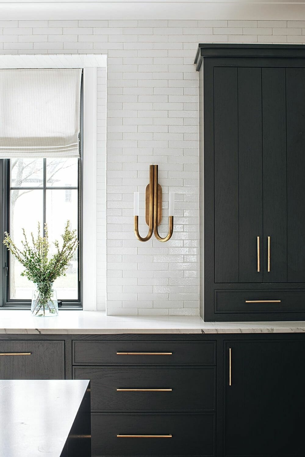 kitchen cabinets painted with Wrought Iron by Benjamin Moore