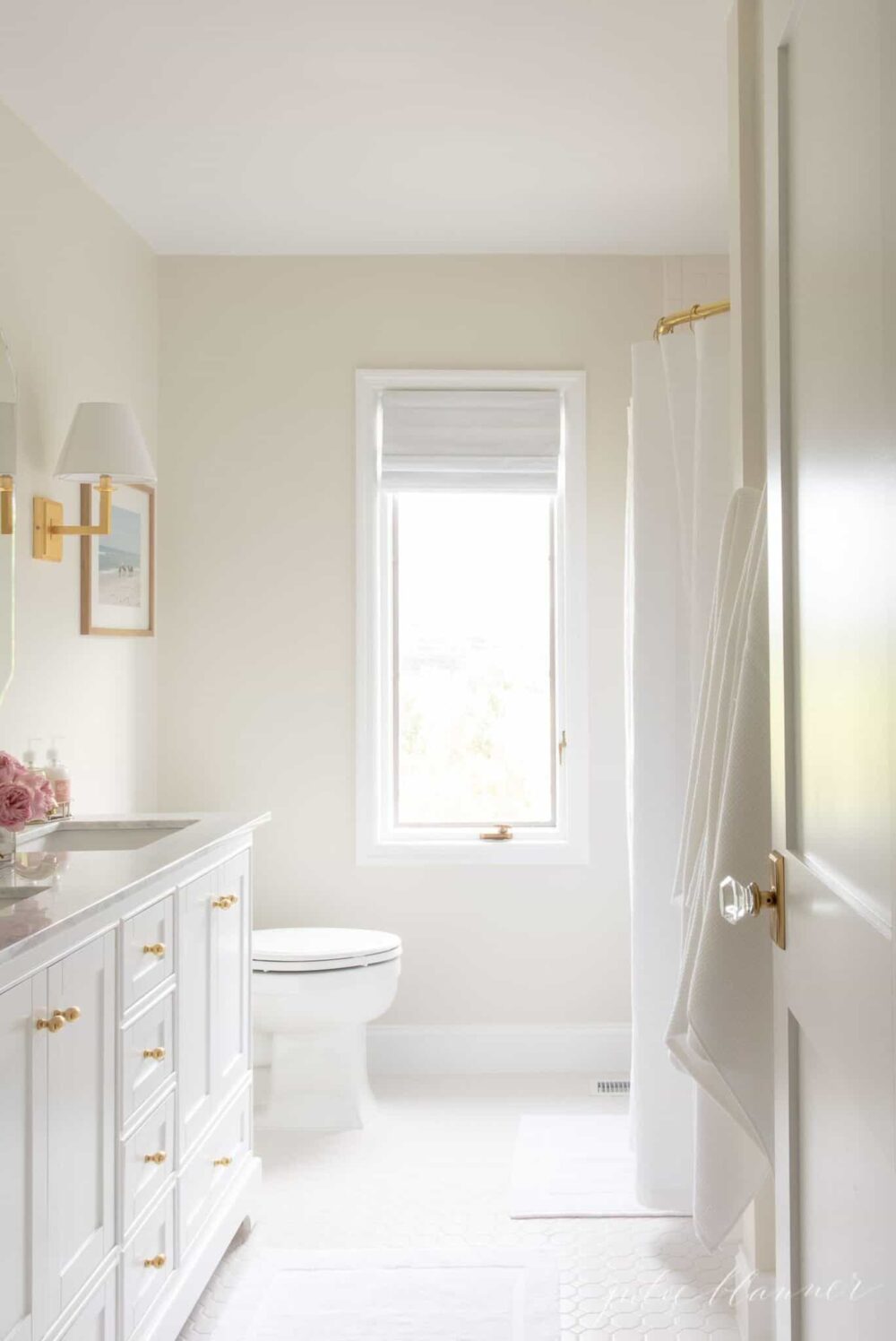 bathroom painted with White Dove by Benjamin Moore 