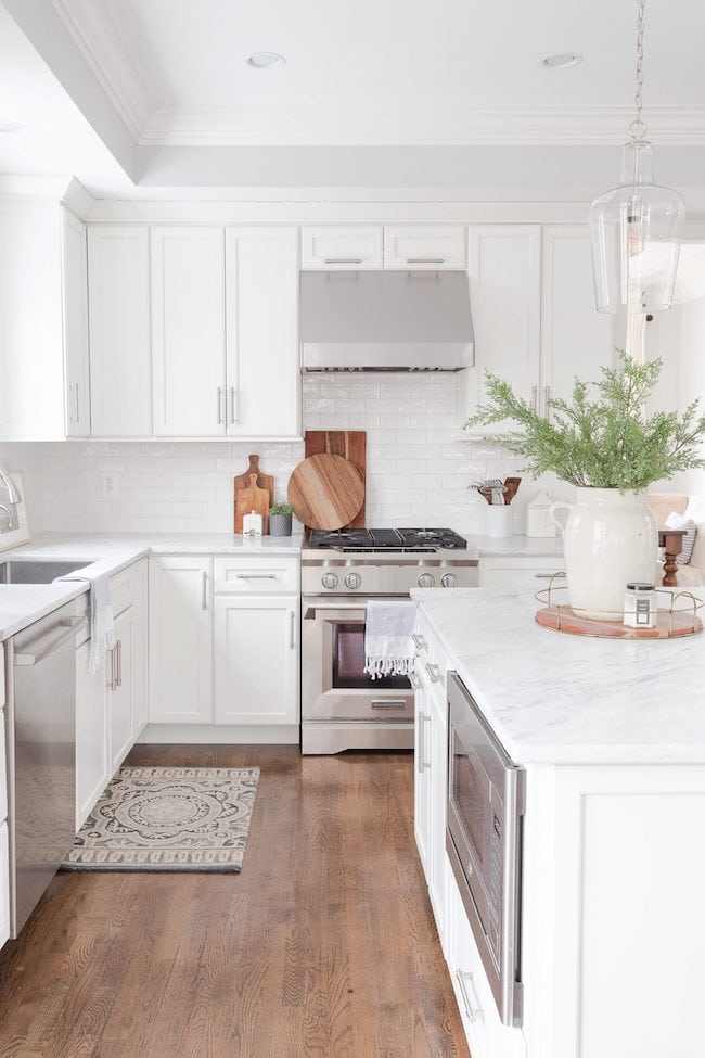 Kitchen cabinets painted with Benjamin Moore White Dove 