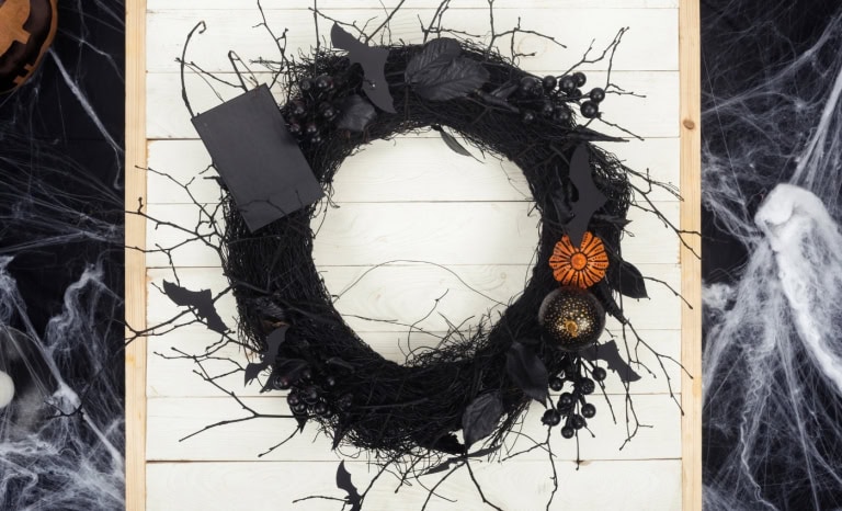 black elegant spooky halloween wreaths to create this Halloween