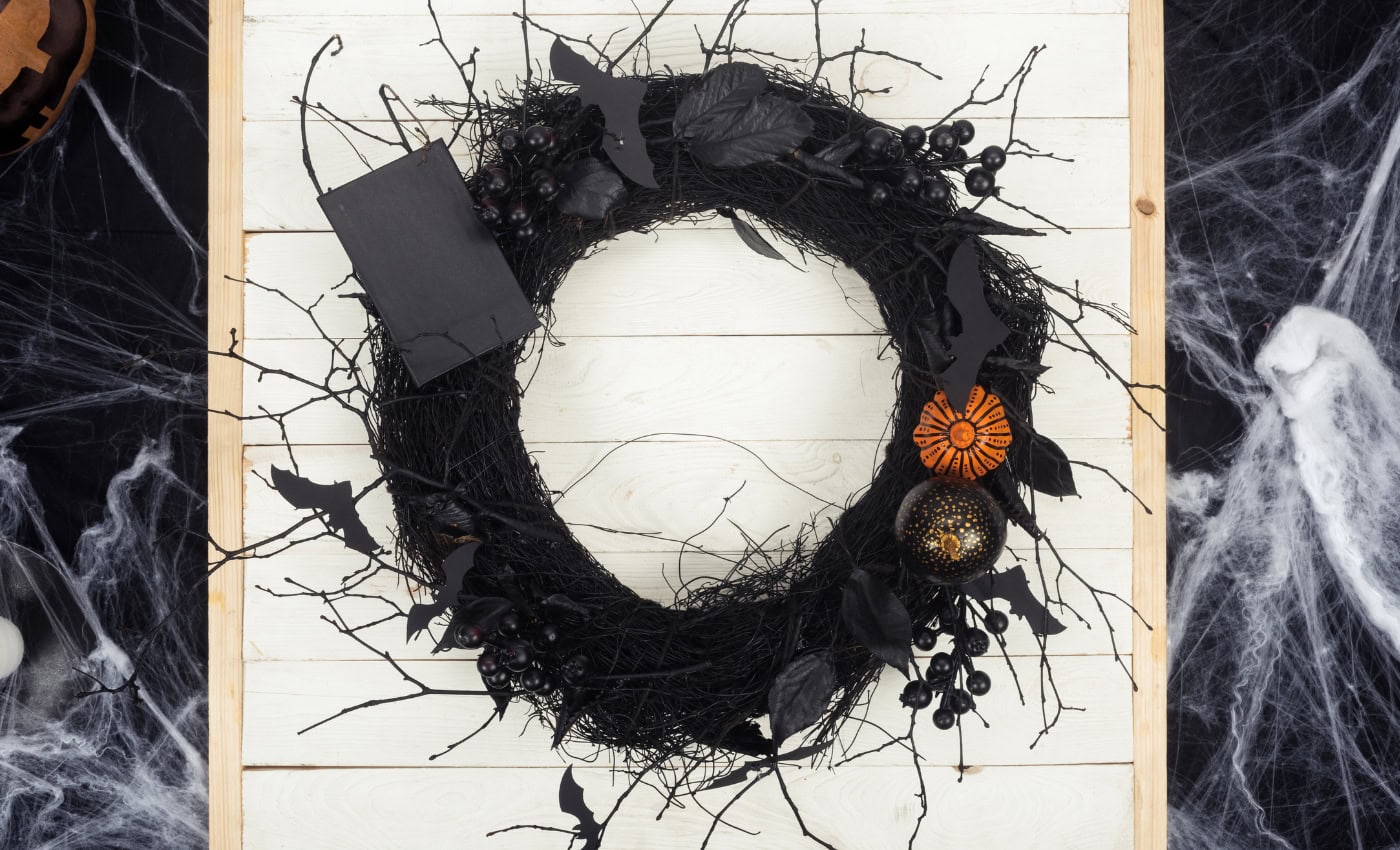 black elegant spooky halloween wreaths to create this Halloween